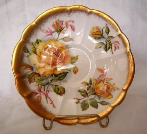 Royal Albert bone china saucer Gold Crest yellow roses hc1443
