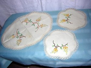 3 Piece set embroidered linen vanity or buffet mats antique hc1650