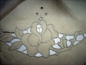 Ecru linen tablecloth hand embroidered cutwork tatted edging pristine vintage hc1679