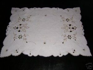Ivory table mat Madeira style taupe embroidery vintage hc1803