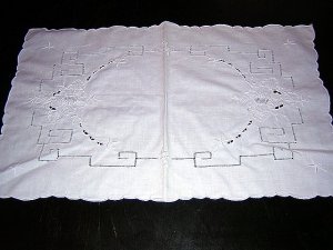 Madeira embroidery threadwork table dresser mat vintage hc1807