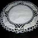 Ecru bobbin lace table mat with linen center vintage hc1809