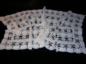Needle lace table runner dresser scarf spotless vintage hc1831