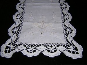 Victorian linen table runner  bobbin lace antique 50 inches hc1833