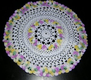 Tiny vintage crocheted doily with 3-D flowers sweet hc1880