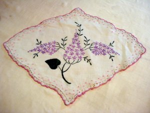 Embroidered lilacs antique linen table mat crocheted edge hc1984