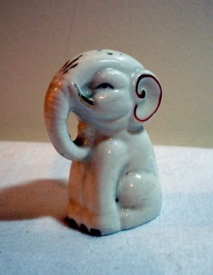 Antique elephant salt shaker made in Japan ceramic kitchenware hc2030