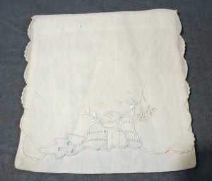 Victorian whitework embroidered linen hosiery or hanky keeper hc2060