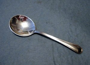 Birks Regency Plate cream soup spoon Tudor pattern excellent silverplate hc2147