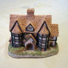 David Winter Shirehall 1985 handmade miniature house Engliand vintage collectibles hc2152