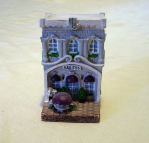 Baileys limited edition 2000 miniature Irish pub bar collectible hc2154