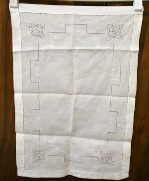 Punchwork and whitework embroidered fine linen table mat tray liner antique hc2273