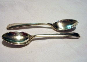 2 Demitasse coffee spoons silverplate fiddlebacks antique hc2460