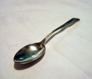 SSP & C Co Ltd silver coffee spoon Sheffield fiddle back antique hc2558
