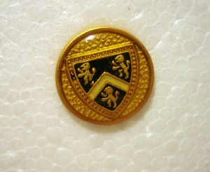 7 Gold tone metal buttons shields lions 15mm shank backs sewing crafts hc2607