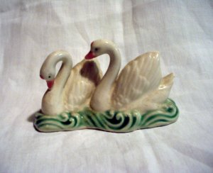 2 Swans swimming graceful ceramic figurine vintage hc2618