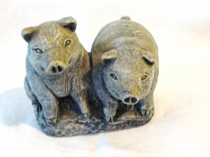 2 Pigs Mt. St. Helens volcanic ash figurine pre-owned hc2681