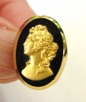 5 Button covers gold tone cameo on black plastic dramatic vintage hc2782