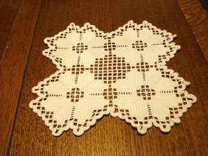Hardanger embroidery doily table mat white excellent vintage hc2882