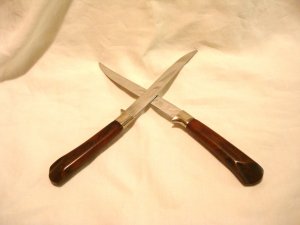 2 Steakmaster steak knives stainless Bakelite handles vintage hc2887