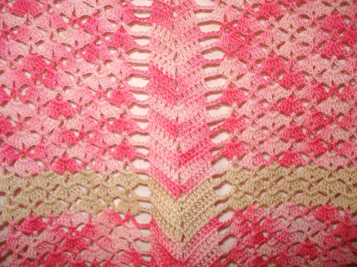 Hand crocheted hostess apron tan varigated pink great vintage hc2898