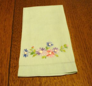 Mint green linen guest towel daisy embroidery fine antique condition hc2921