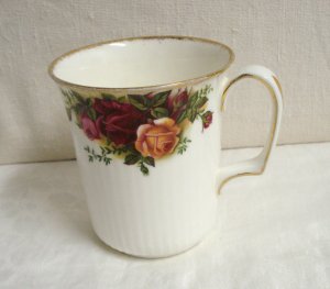 Royal Albert bone china mug Old Country Roses excellent vintage England  hc3256
