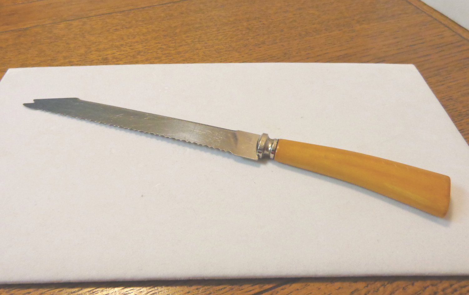 SCC Warranted Cutlery double serrated knife Bakelite handle stainless blade Made in Sheffield hc3346