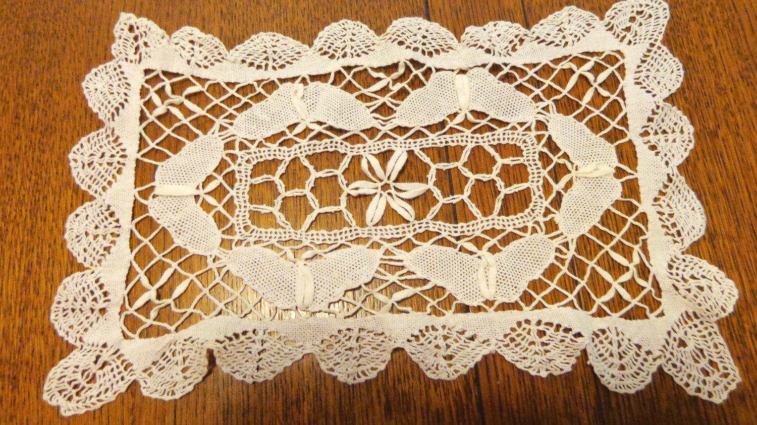 Bobbin lace doily or mat white rectangular vintage perfect handmade hc3401