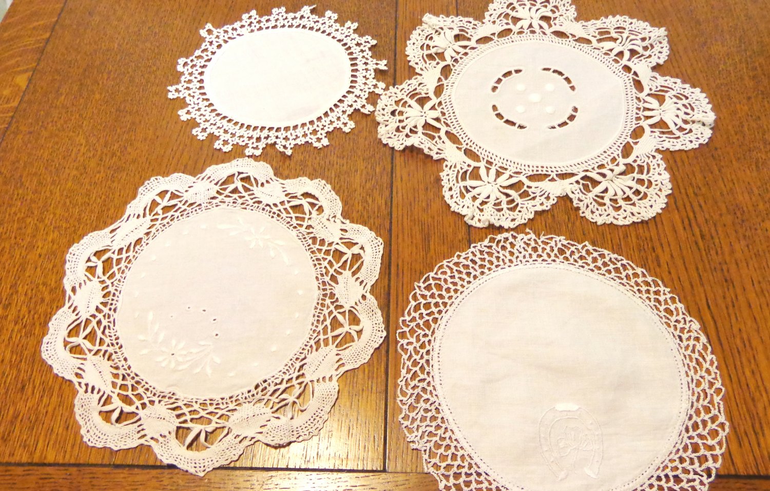 Lot of 4 antique linen cotton lace doilies various use under lamps or figurines antique  hc3403