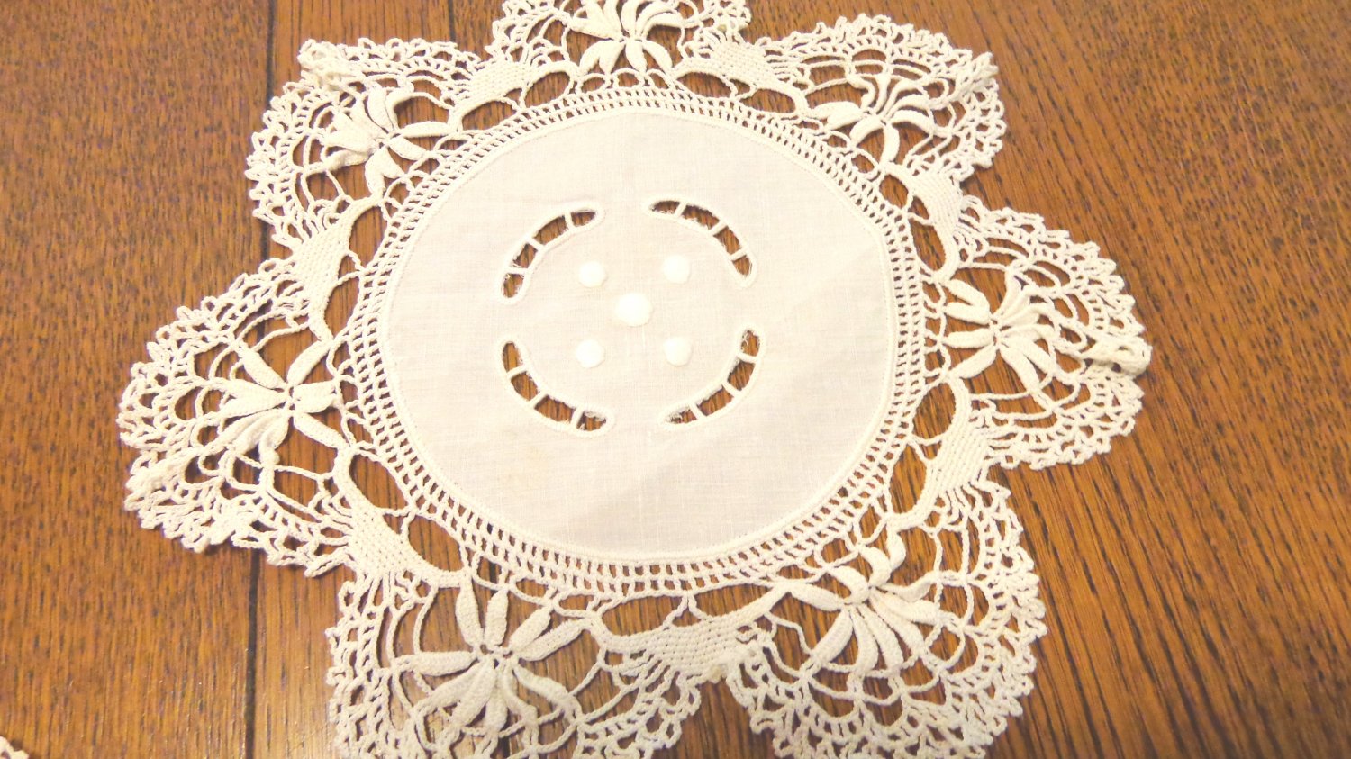 Lot of 4 antique linen cotton lace doilies various use under lamps or
