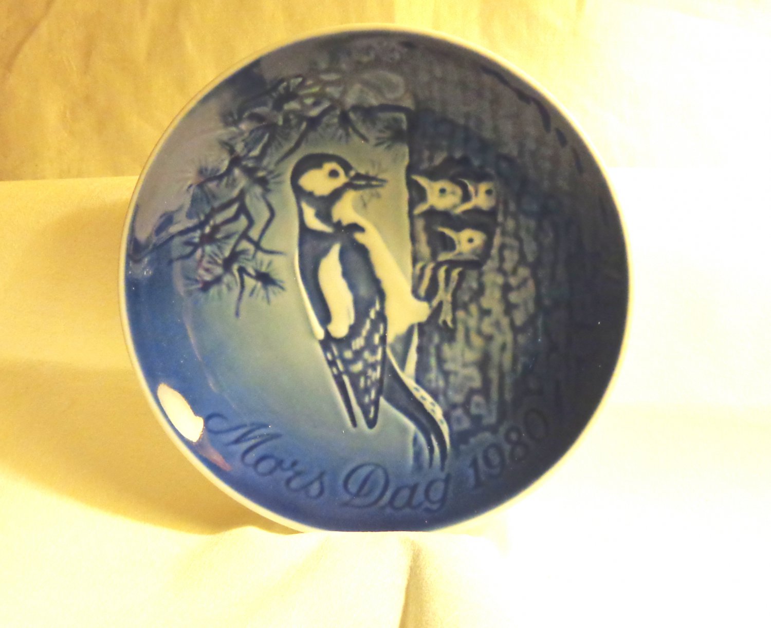 Bing and Grondahl 1980 Mother's Day plate Mors Dag woodpeckers blue BG porcelain hc3409
