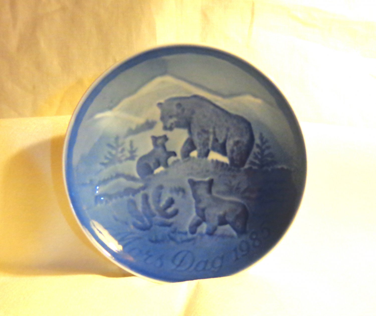 Bing and Grondahl 1985 Mother's Day plate Mors Dag bear and cubs blue BG porcelain hc3412