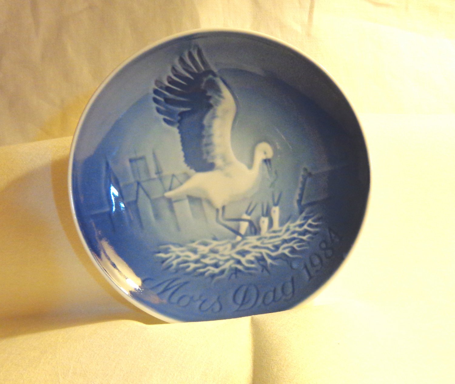 Bing and Grondahl 1984 Mother's Day plate Mors Dag wading bird nestlings blue BG porcelain hc3415