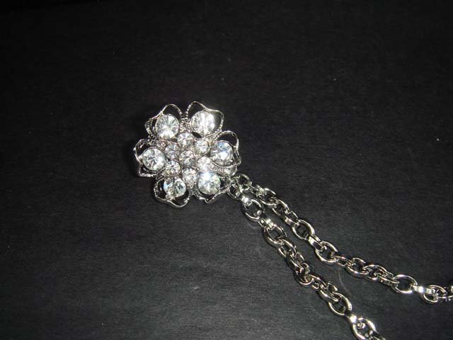 Vintage style Rhinestone Scarf Sweater GAURD clip PI67