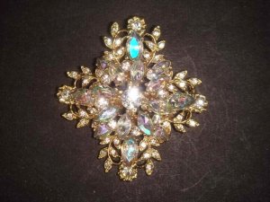 Bridal gold tone cross cake Rhinestone Brooch pin PI498