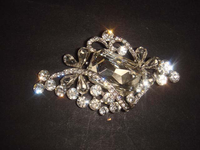 Bridal vintage style cake dress decoration topper Rhinestone Brooch pin PI499