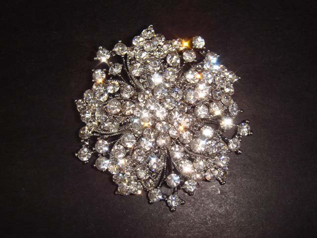 Bridal vintage style clear crystal Rhinestone silver tone Brooch pin PI282