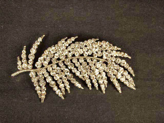 Bridal Cake Dress decoration Faether Corsage Czech Rhinestone Brooch pin PI520
