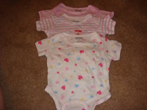 3 pack carter's onesies size: 0-3 MO