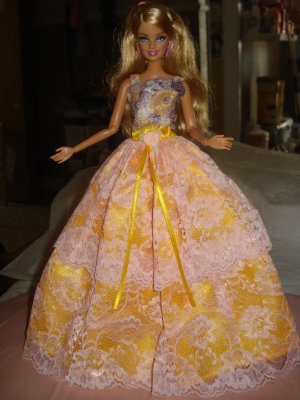 Silkstone Barbie formal in beautiful Bright Yellow - ef04