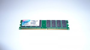 Patriot Memory 1GB DDR 400 PC 3200 CL3 184-Pin PSD1G400 DIMM Desktop Memory