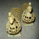 P024-PAIR OF CARVED PEACOCKS (6X4)