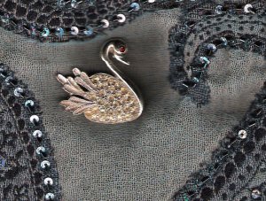 Swan Pin