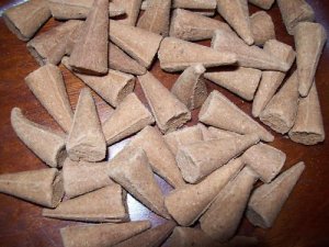 ORANGE SPICE 25 pcs Hand Dipped 1" Incense Cones