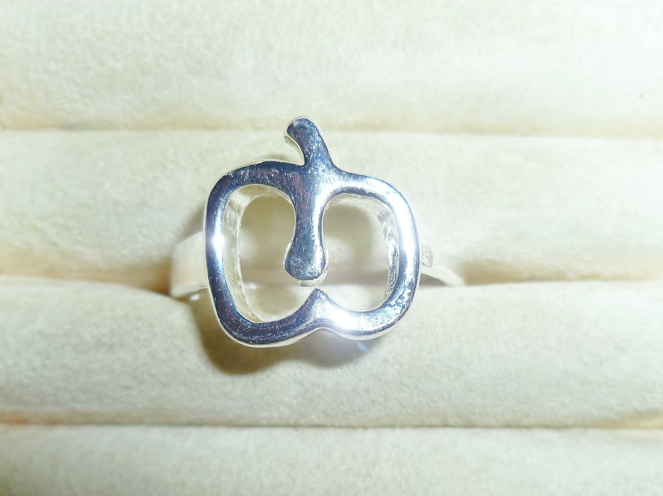Apple Fashion RingSilver platedSize Q/8.25