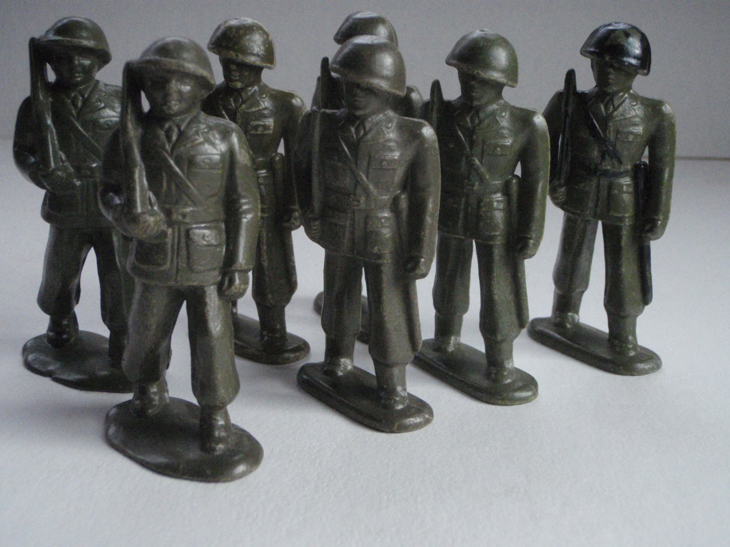 Vintage AJAX 70 mm Hard Plastic Toy Soldiers WWII US GI's 1950's (10)
