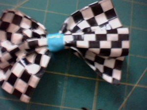 checkerd ans blue bow clip