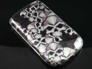 Hard Plastic Design Case for Blackberry Torch 9800 - Black Skulls