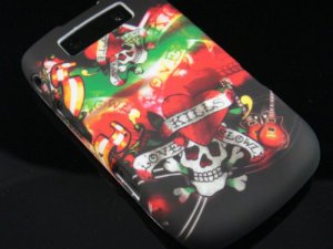 Hard Plastic Rubber Feel Design Case for Blackberry Torch 9800 - Heart and Skulls
